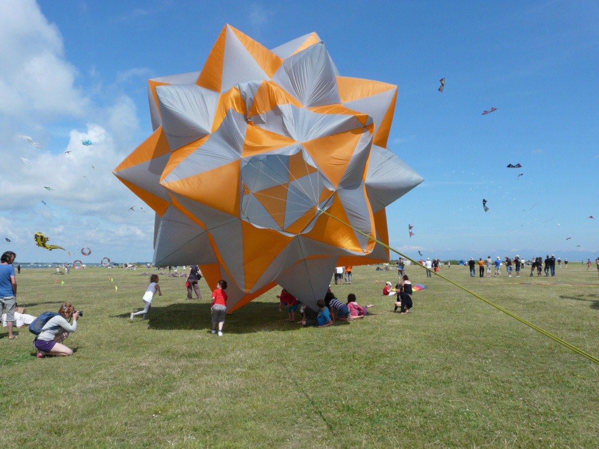 04 Beau Du Ciel animation spectacle Envol cerf volant megamon101 loading file