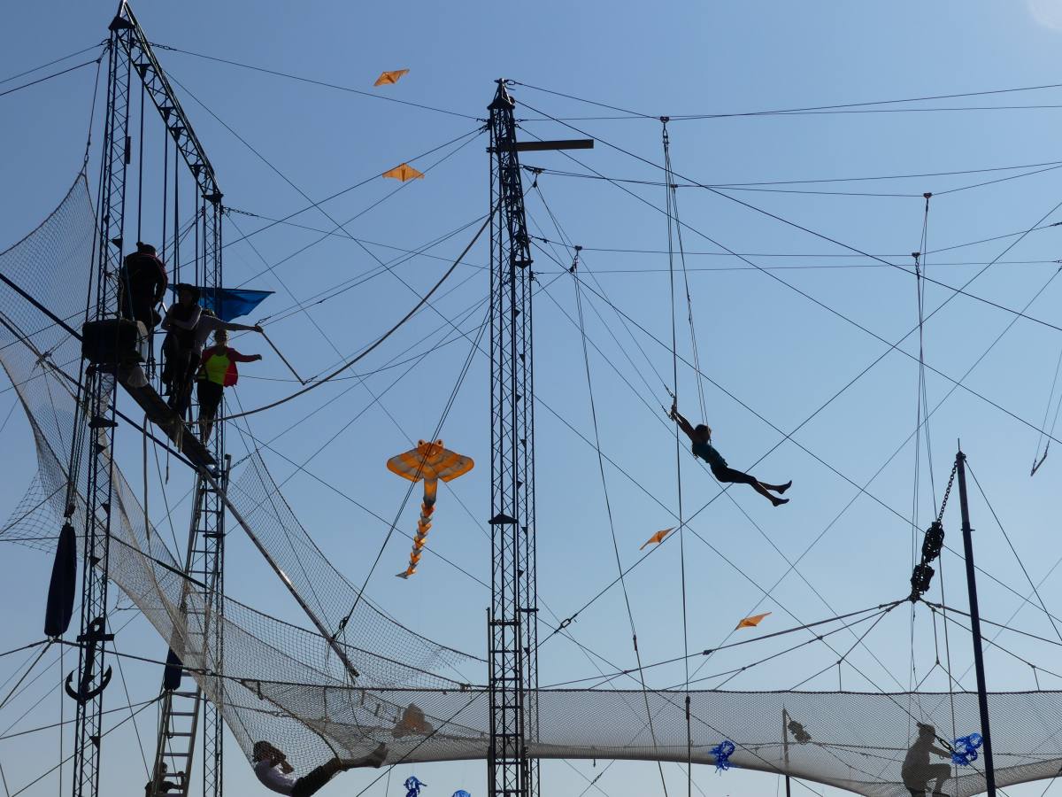 08 Beau Du Ciel animation spectacle Envol cerf volant 13 loading file