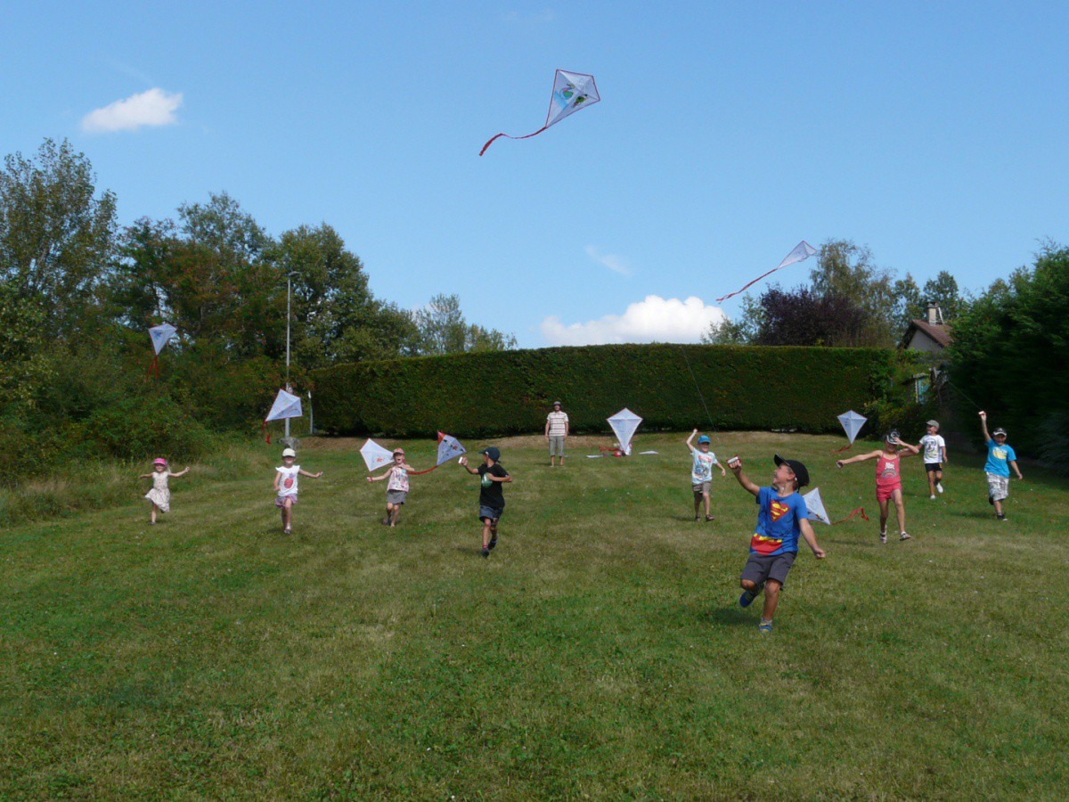 31 Beau Du Ciel animation Stage fabrication cerf volant 04 loading file